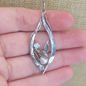 925 Sterling Silver Israel Pearl Hammered Leaf Pendant Necklace Organic Design